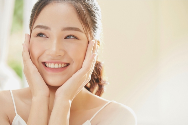 笑顔の女性