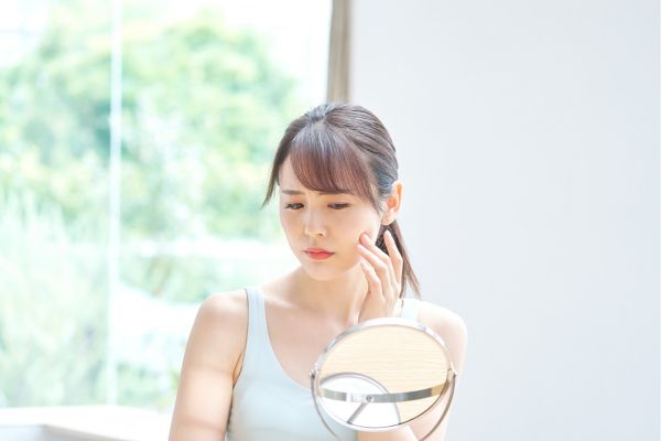 肌悩みのある女性
