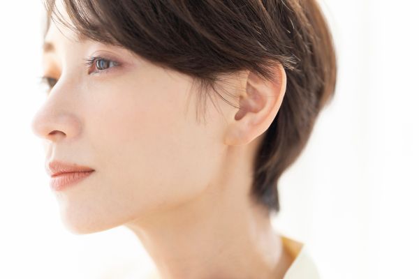 女性の横顔