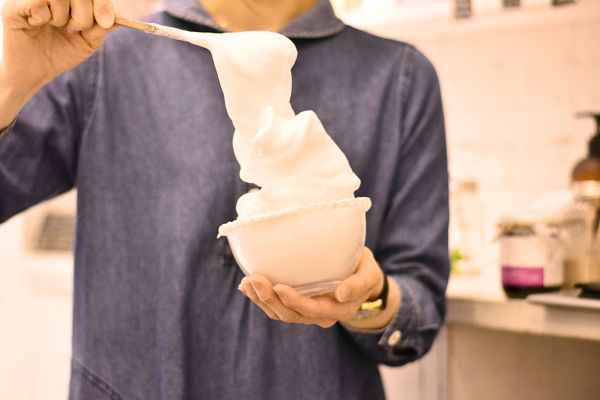 伸びる泡