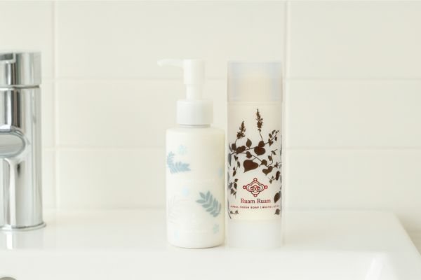 クレンジングミルクと生せっけんスティック