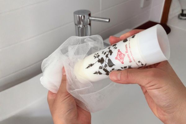 「スティック型」が叶える、濃密な泡体験